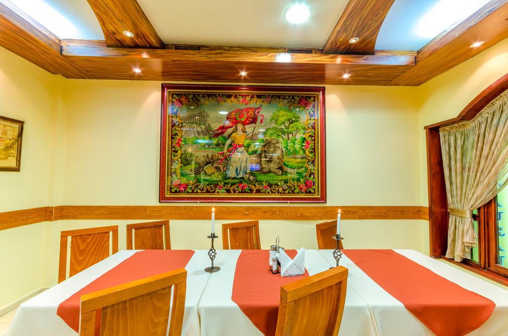 Hotel Cosmos Asenovgrad Luaran gambar